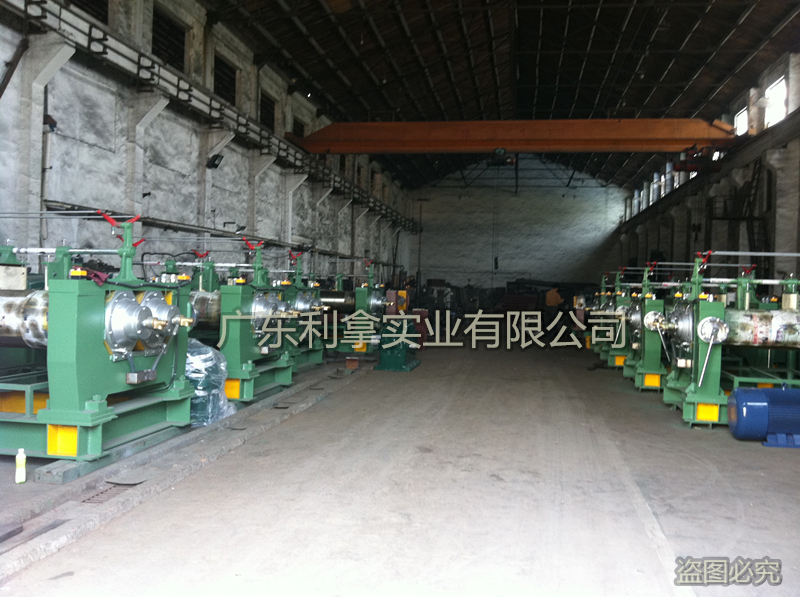 8臺開煉機(jī)照片 003_副本.jpg
